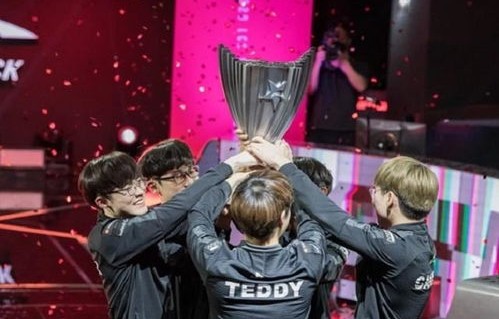 TES遭遇T1横扫，无缘四强——一场电竞巅峰的较量
