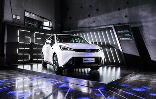 预计今年新能源车产销量将超1200万辆，绿色出行的新篇章