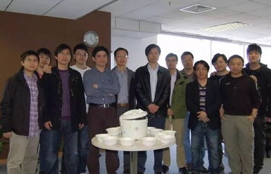 雷军回应，在车间睡觉的照片，其实是摆拍