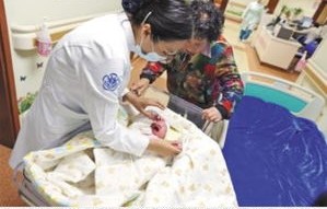 江西首例试管婴儿迎来新篇章，成为母亲的喜悦