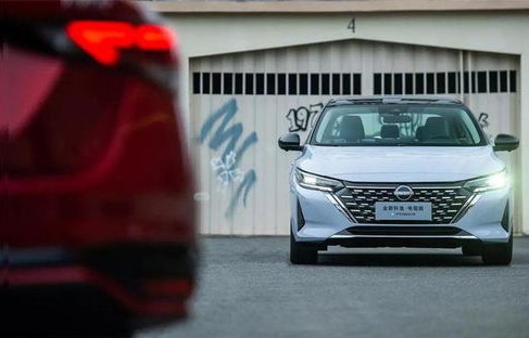 东风日产轩逸汽车(东风日产轩逸汽车钥匙电池怎么换)