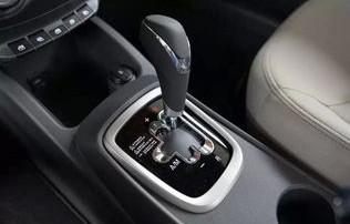 马自达8(马自达8钥匙怎么换电池)