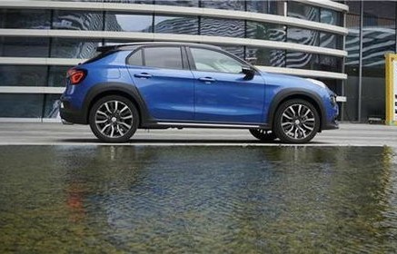 初次买车买轿车还是suv(第一次买车好纠结买轿车还是suv)