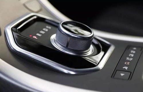 自动挡汽车起步步骤(自动挡汽车起步操作流程)