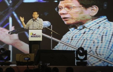 菲前总统炮轰现总统吸毒成瘾，公众眼中的权力阴影