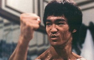 李小龙模仿者向佐公开道歉，真诚反思与自我纠正