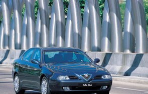 阿尔法汽车图片(黑色阿尔法汽车图片)