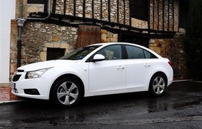 雪佛兰科鲁兹手动挡多少钱(雪佛兰科鲁兹手动挡车价)