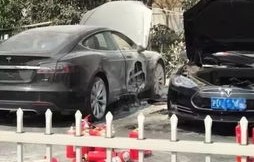韩国特斯拉起火事故，司机困后座不幸被烧死
