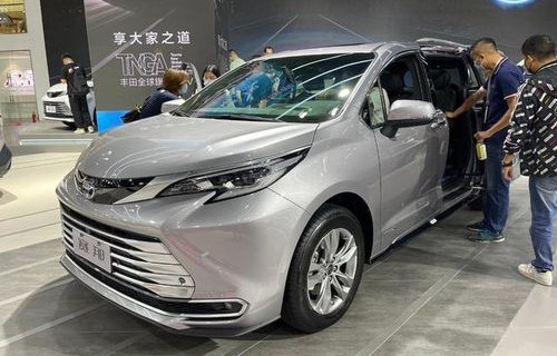 丰田七座商务车30万左右(丰田七座30多万)