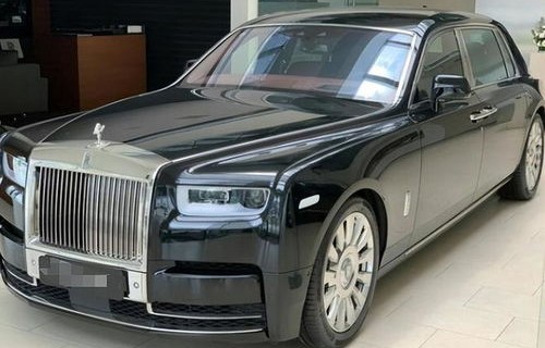 1800万的劳斯莱斯幻影(1000000亿的豪车)