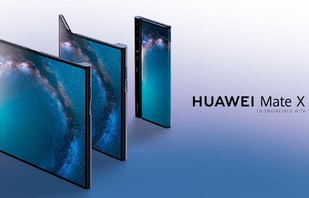 余承东展示华为Mate70金丝银锦真机，科技与美学的完美融合