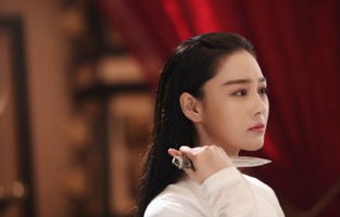 张馨予，消失的头发再次归来