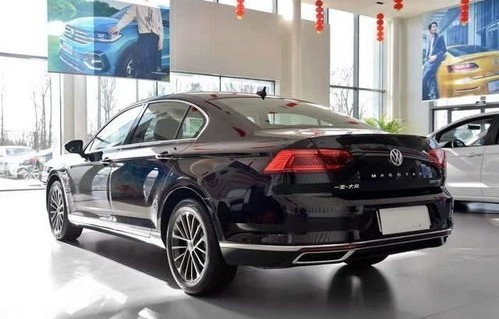 帕萨特330豪华版落地价(帕萨特330豪华版落地价配置)