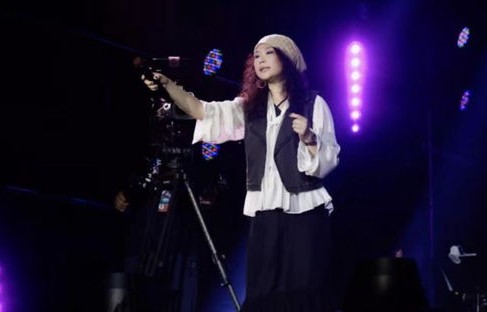 李小冉的表演与歌唱之路，期待与另有人选