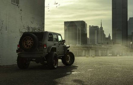 牧马人越野车图片(改装红色牧马人越野车图片)