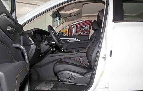 年轻人20万左右买什么车好(年轻人20万内买什么车)