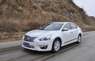 东风日产天籁2.0，卓越性能与豪华舒适的完美结合