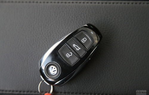 途锐汽车(途锐汽车钥匙电池怎么换)