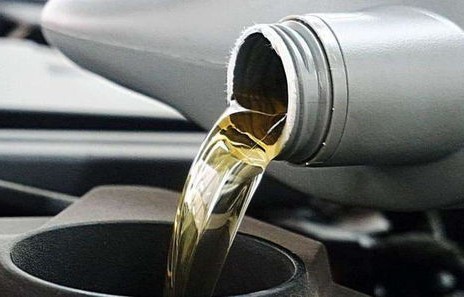 任何机油不建议一年一换(机油可以1年一换吗)