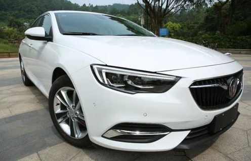 雅阁9代好还是9代半好(雅阁九代和九代半哪个好看)