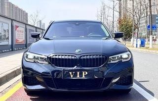 宝马3系325li(宝马3系325lim运动曜夜版)