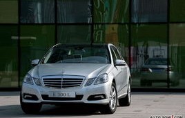 梅赛德斯奔驰e300l(梅赛德斯奔驰e300l价格及图片)