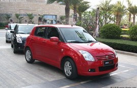 铃木雨燕2022款新车价图片(铃木雨燕车型大全图片)