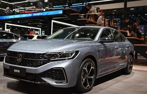 大众帕萨特2023款报价及图片330(大众帕萨特2023款报价及图片330车身多长)