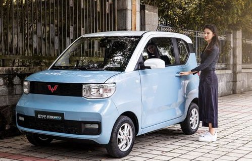 宏光mini汽车价格及图片(女士小巧汽车3万左右)