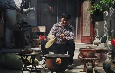 乡村奇缘，捡个总裁回农村