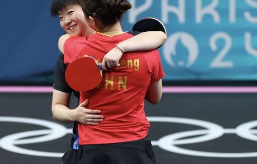 陈梦采访中的笑容，三十次的喜悦与荣耀