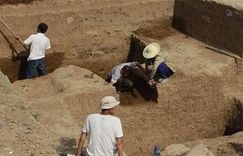 山西一村民下葬十个月后坟墓离奇失踪