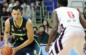 郭艾伦荣膺总冠军戒指，荣耀时刻的辉煌篇章