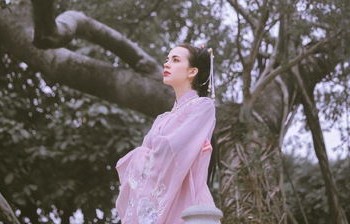 李子柒绿色唐朝襦裙之美，惊艳众生