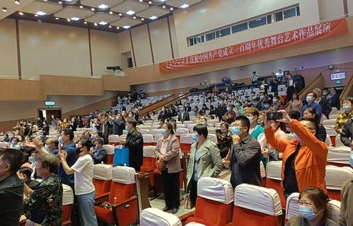 全红婵的沉浸式拆奖杯之旅