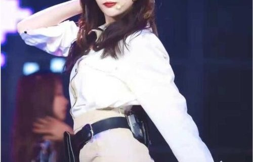 周冬雨素颜生日照，真实之美，无惧岁月