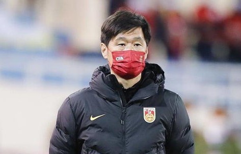 国足主帅谈下课，尊重缺失下的足球思考