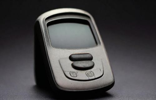 摩托罗拉最早的手机型号（摩托罗拉最早的手机是哪一年）