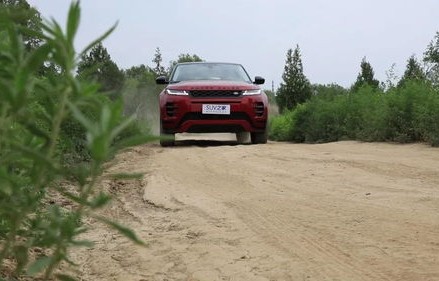 揽胜极光2020款(揽胜极光2020款试驾视频)