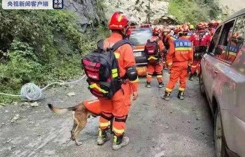 小车坠冰河救援持续三天，村民心声与行动