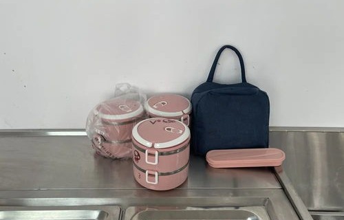 学生自带饭盒需蹲教室外吃？官方回应来啦！