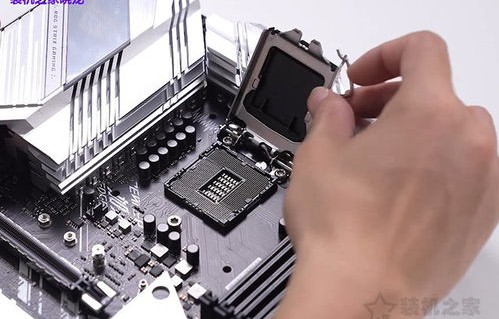 组装电脑教程详细步骤(组装电脑的详细教程)