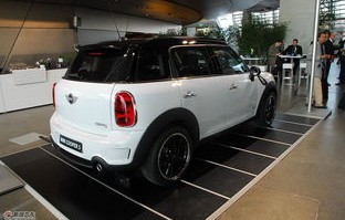 宝马迷你mini图片(宝马迷你mini图片粉色)