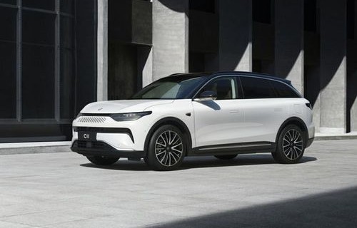 零跑c11(零跑c11增程版和纯电哪个好)