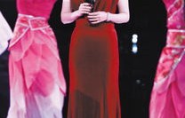 蒋欣春晚彩排风采，新中式羽绒服引领时尚潮流