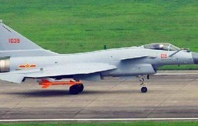 歼-15B与歼-15D的崭新征程，已服役的辉煌篇章