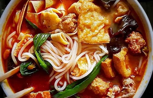 螺蛳粉店之谜，臭气弥漫，居民生活受困