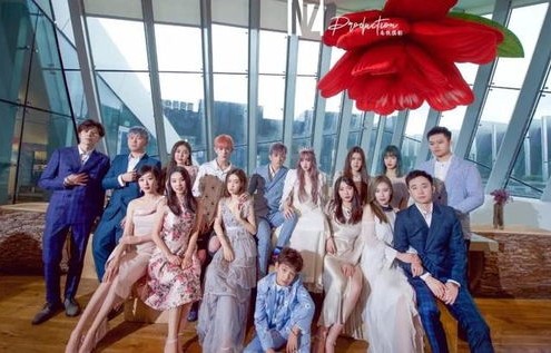 短剧之恋，离婚后，我被三个高富帅哥哥团宠了