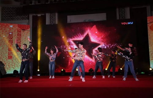 贾玲合伙人离任大碗娱乐公司，新的起点与未来展望